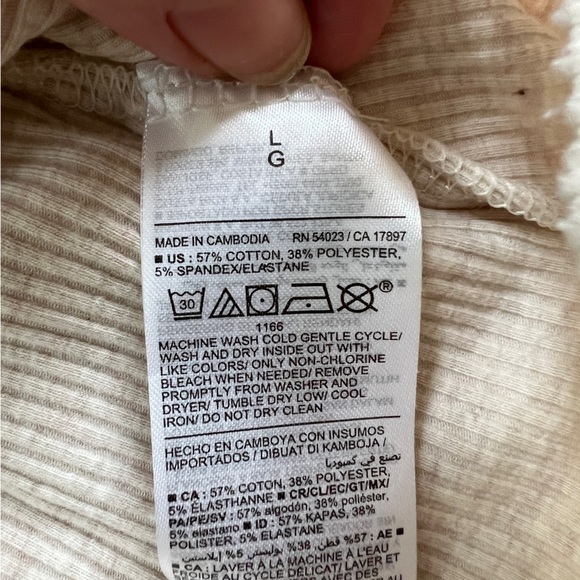 Old Navy women’s ribbed top Size L - Picture 3 of 4